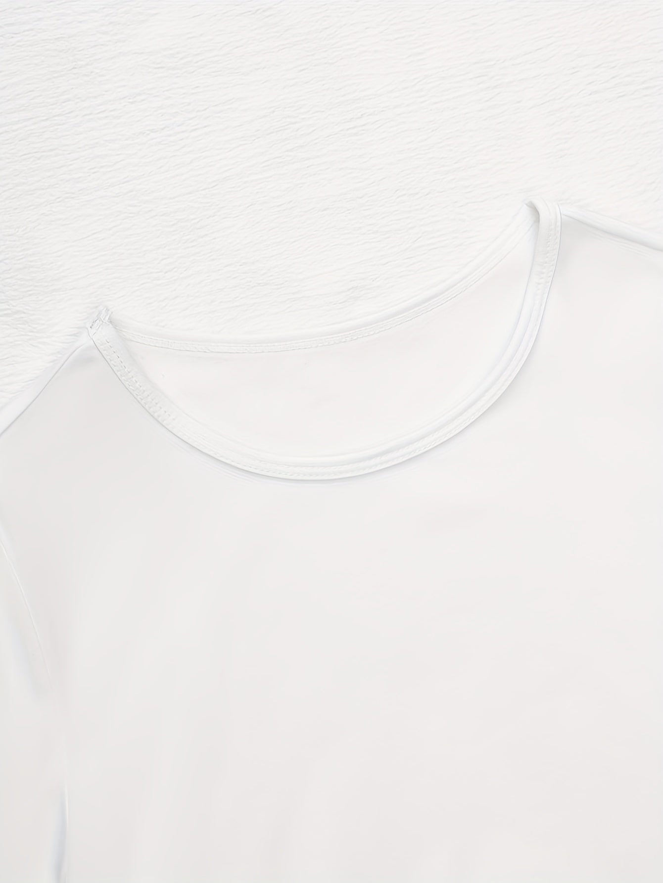 Body gainant femme intégral à coupe ajustée, contrôle du ventre, manches courtes à longues avec col, sans coques poitrine, sous-buste bas, effet lissant et rehausse fessier, lavable en machine, design minimaliste sans volume sous les vêtements