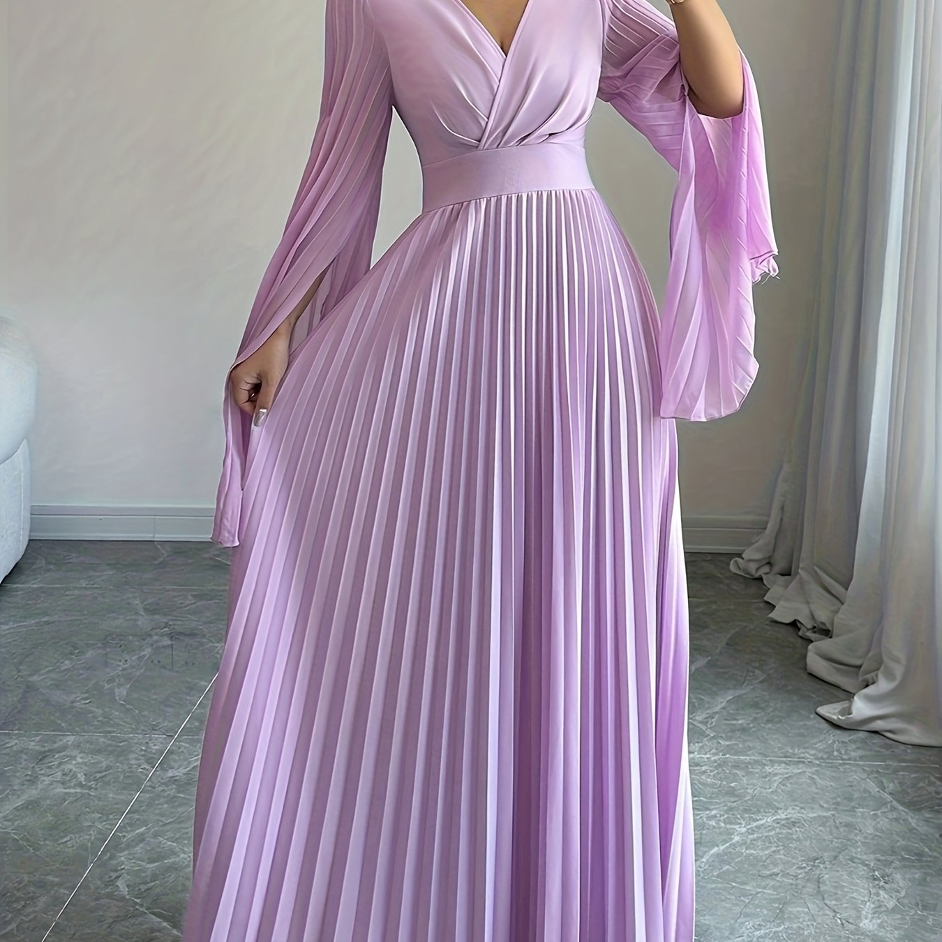 Elegant Long-Sleeve V-Neck Pleated Maxi Dress for Women, Perfect for Spring And Summer.